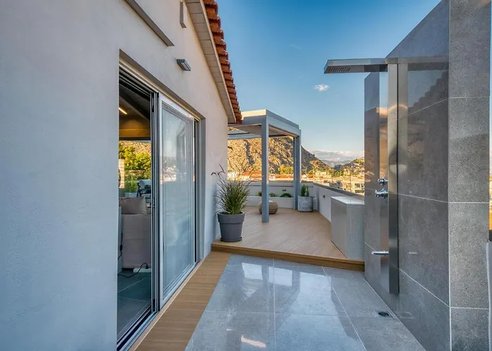 Chameleon Premium Loft * נאפפליו